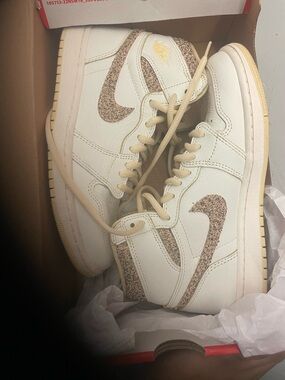 Jordan Air Jordan 1 Retro - Pale Vanilla and Black